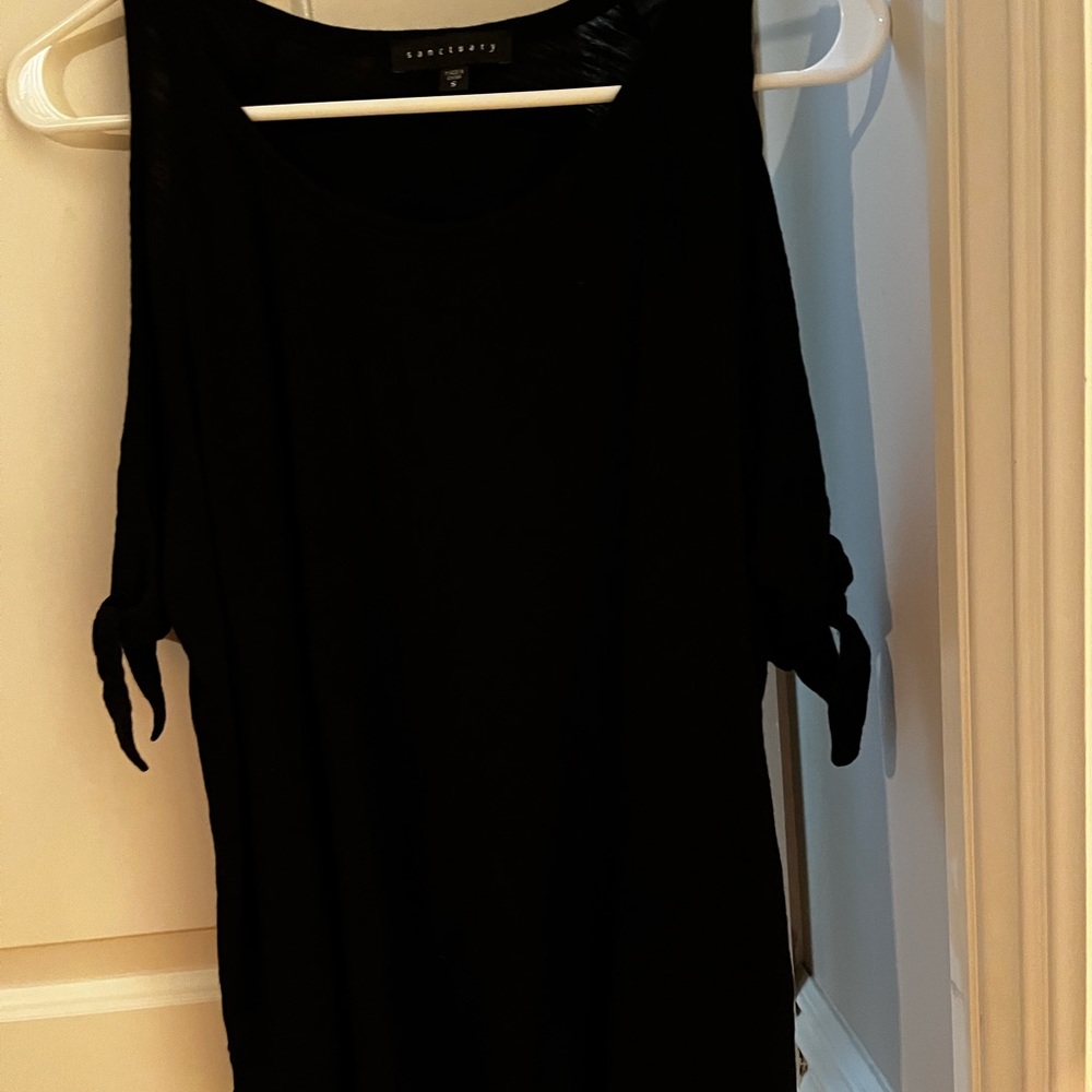 Sanctuary Black T-Shirt size S with Cold Shoulder Detail New without tags